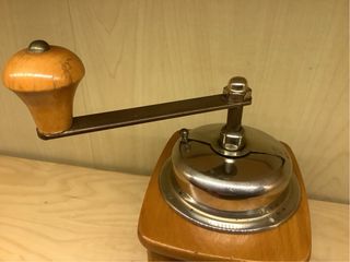 Molino de café antiguo KYM