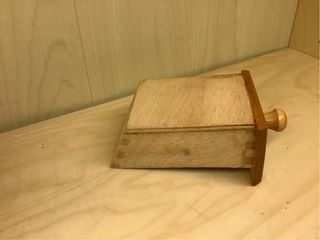 Molino de café antiguo KYM