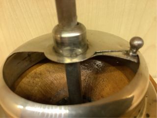 Molino de café antiguo KYM