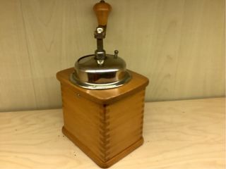 Molino de café antiguo KYM