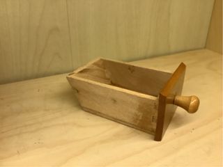 Molino de café antiguo KYM