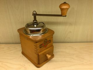 Molino de café antiguo KYM