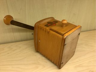 Molino de café antiguo KYM