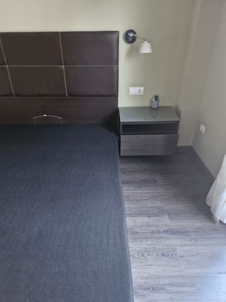 Dormitorio completo: Cama 1.60 + 2 Mesitas