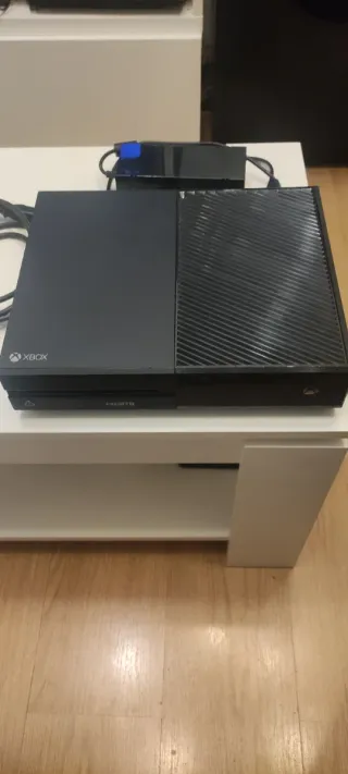 Xbox One Fat 1TB Negra mantenimiento recién hecho