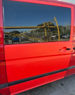 Puerta corredera Mercedes Vito 639 con cristal