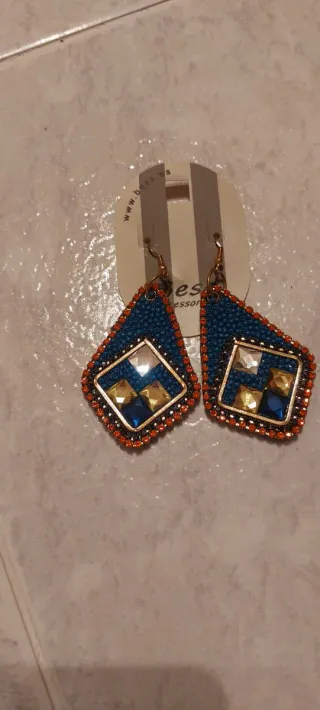 Collar Unit y pendientes