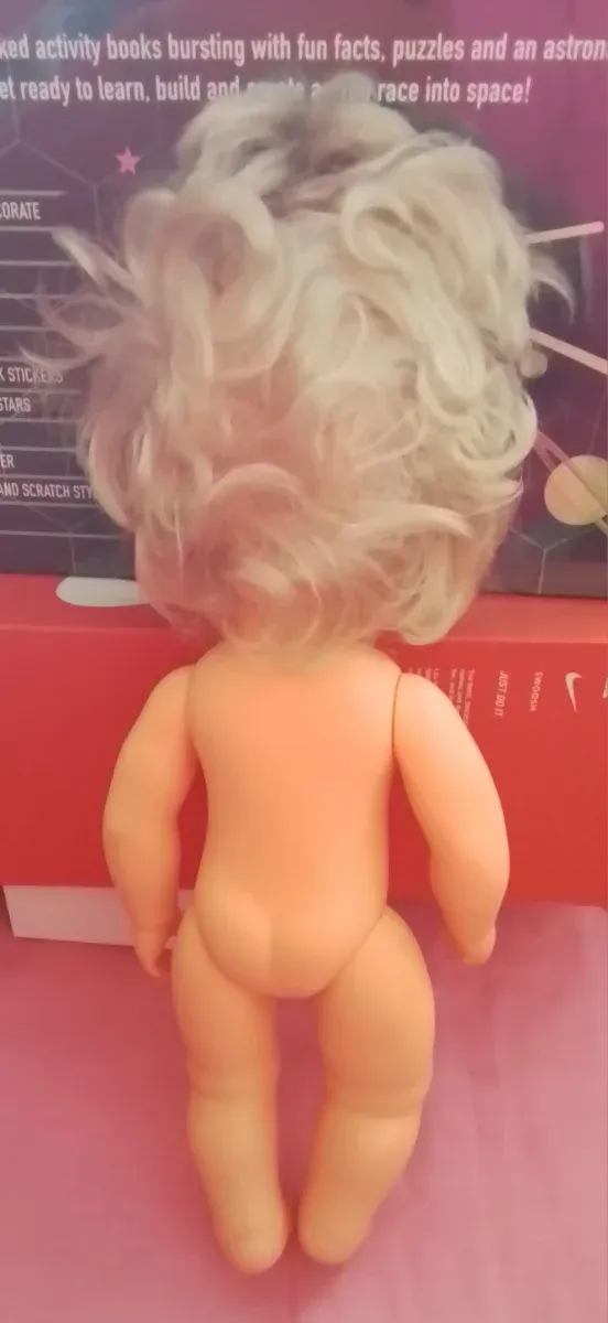 Muñeca rubia ojos azules