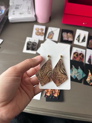 Pendientes de diseño animal print