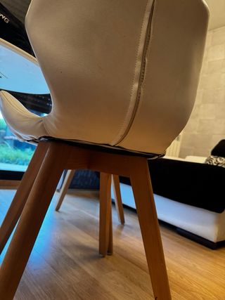 Set 2 Sillas Beige Cuero Sintético y Madera