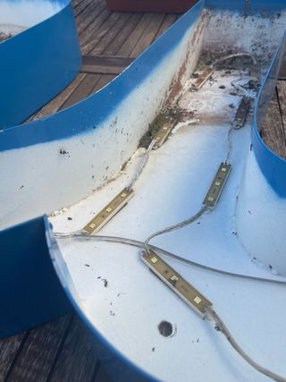 Gigante Letra “M” azul 140 cm industrial Jardinera