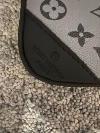 Riñonera Louis Vuitton Gris y Negra