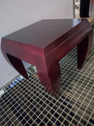 Mueble de madera y mesita auxiliar