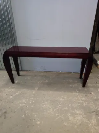 Mueble de madera y mesita auxiliar