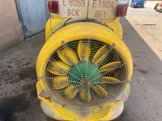 Tractor Ferrari 80 HP, trituradora y atomizador.