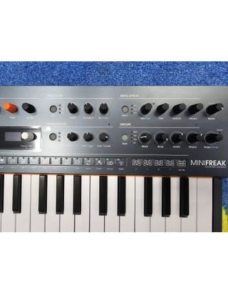 SINTETIZADOR ARTURIA MINIFREAK