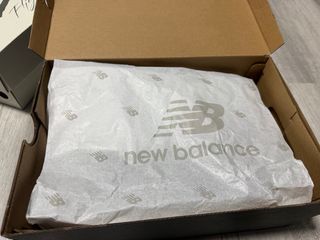 Caja New Balance Gris