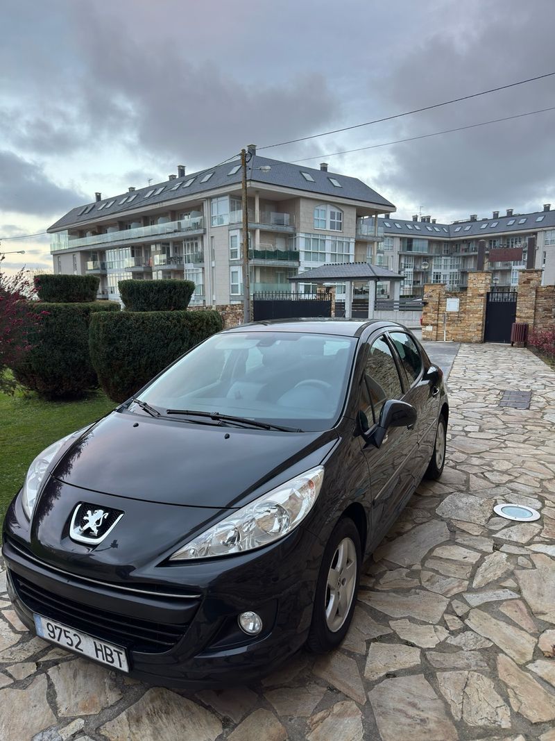 Peugeot 207 2011 - foto 1