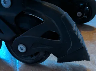 Patines en línea rosas y negros