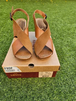 Sandalias Levi's de tacón