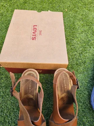 Sandalias Levi's de tacón