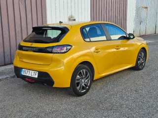Peugeot 208 2021