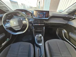 Peugeot 208 2021