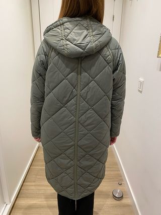 Abrigo acolchado largo Zara verde oliva