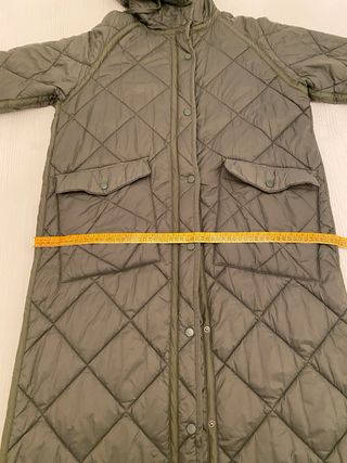 Abrigo acolchado largo Zara verde oliva