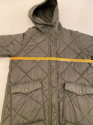 Abrigo acolchado largo Zara verde oliva