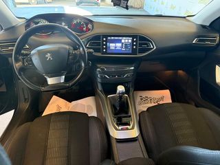 Peugeot 308 5p Allure 2.0 BlueHDi 150 SE PUEDE VER Y PROBAR EN SENRA SPORT (PEUGEOT) DUMBRIA