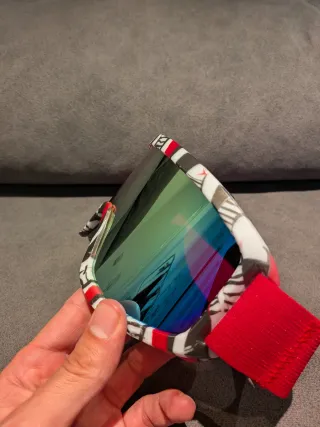 Gafas de esquí con diseño llamativo