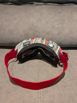 Gafas de esquí con diseño llamativo