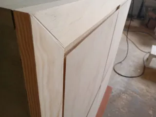 Zapatero de madera beige