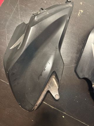 Carenado Lateral Depósito Honda CB125R