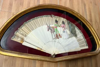 Abanico antiguo decorado
