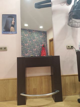 Tocador peluquería con espejo