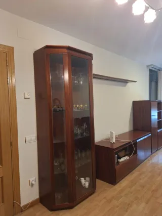 Vitrina de comedor de madera y cristal