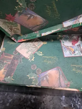 Scatola di cartone grande antica a tema natalizio