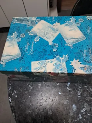 Scatola di cartone grande antica a tema natalizio