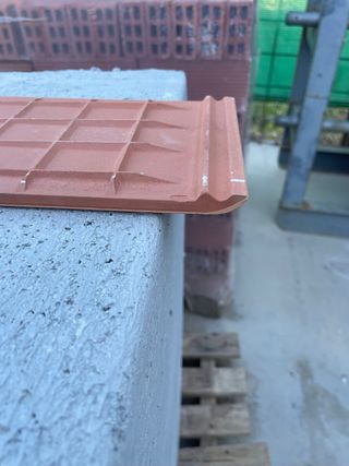 Vierteaguas y solerias rusticas.