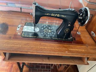 Máquina de coser Alfa vintage