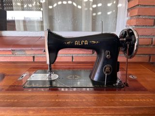 Máquina de coser Alfa vintage