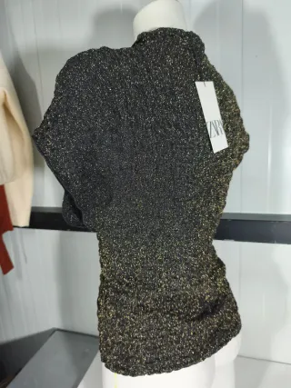 Camiseta Zara Negra y Dorada