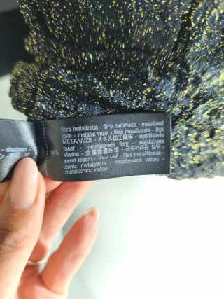 Camiseta Zara Negra y Dorada