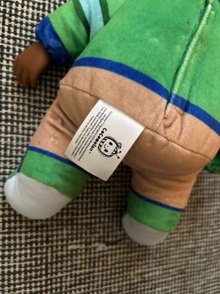 El muñeco musical Cody de Cocomelon