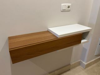 Recibidor flotante de estilo moderno