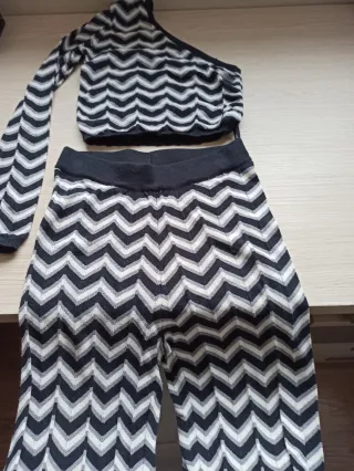 Conjunto chica zigzag
