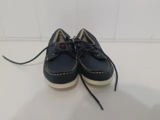 Náuticos elegantes azul y beige