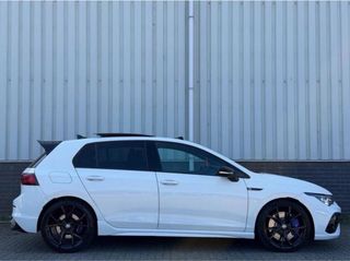 Volkswagen Golf 8 R Akrapovic